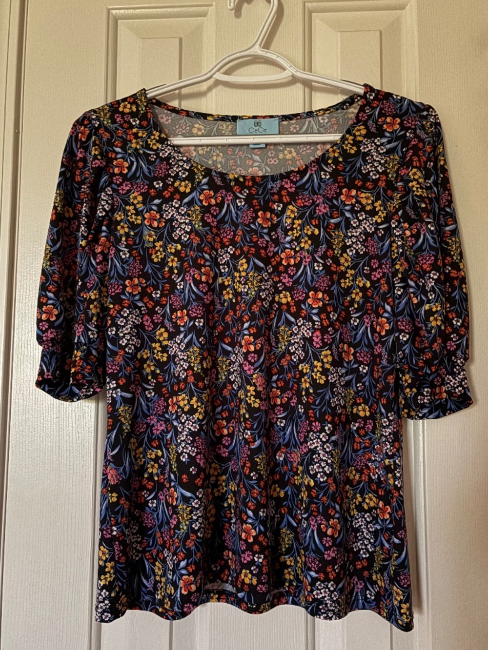 CeCe Size Medium Floral Print Top NWOT